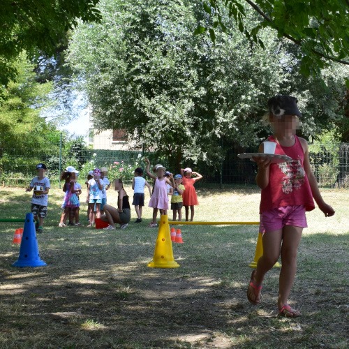 Jeu d'eau et d'adresse dit "du garçon de café" dans le parc du CPNG